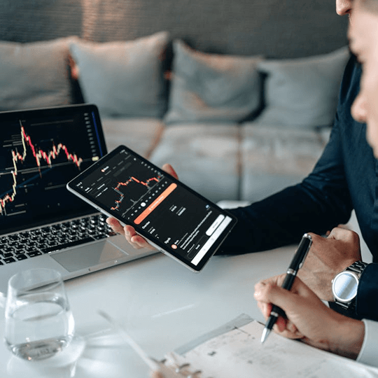 Montel Syvra - Équipe d'experts en crypto-monnaies